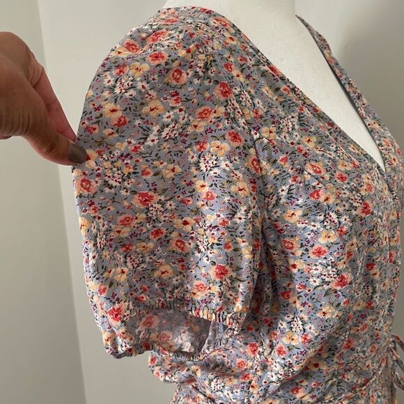 American Eagle Womens Floral Romper Shorts Wrap Short Sleeve Multicolor‎ Medium - Picture 5 of 9